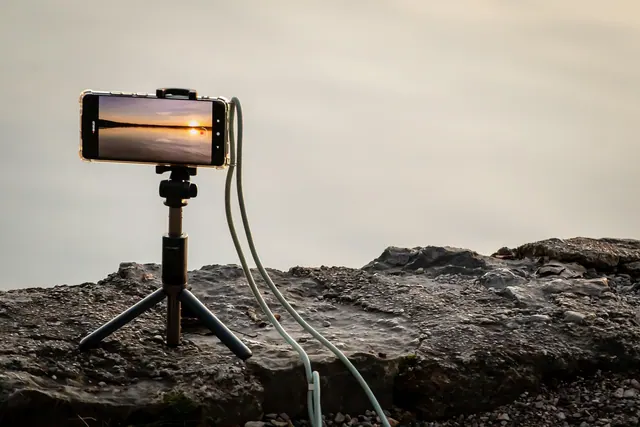 sunset, mobile phone, recording, screen, filming, phone, smartphone, nature, cellphone, tripod, stone, wall, photography. Rates and negotiation: what beginners should know